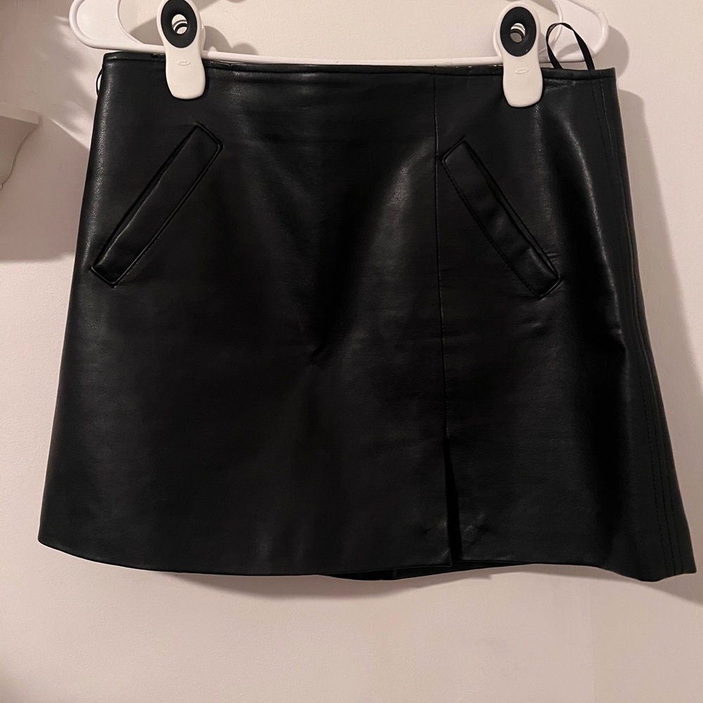 BlankNYC Women’s Size 28 Waist Color Black Mini Skirt Like New